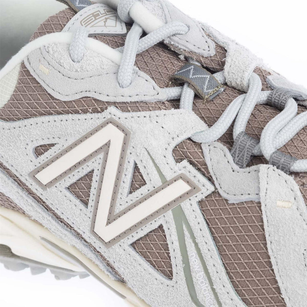 New Balance V1 Trainers