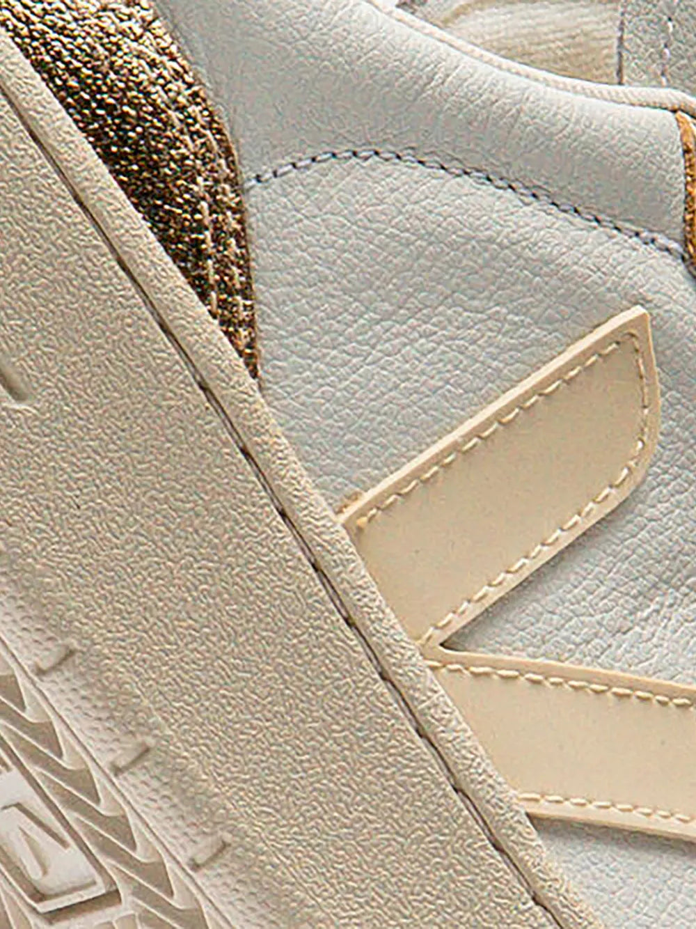 VEJA V-90 Leather