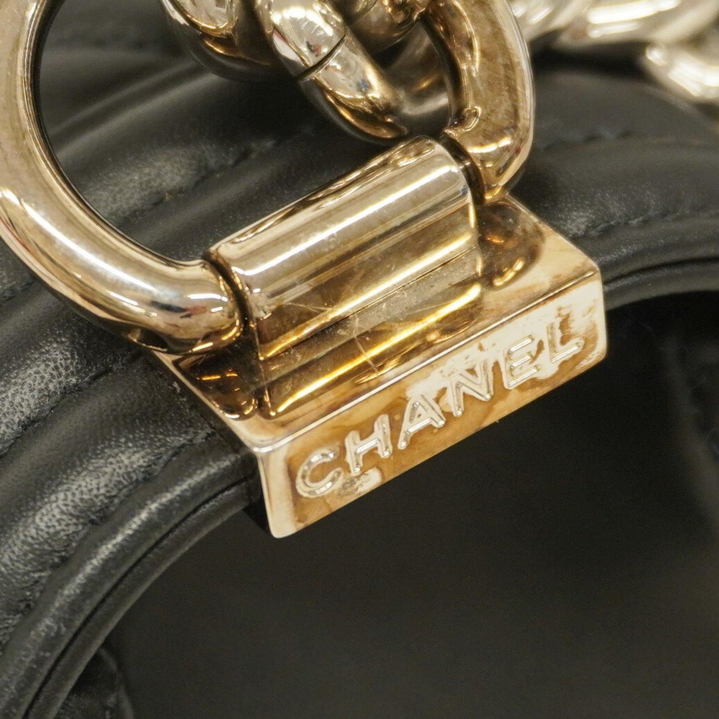 Chanel Black Leather Shoulder Bag (Pre-Owned)