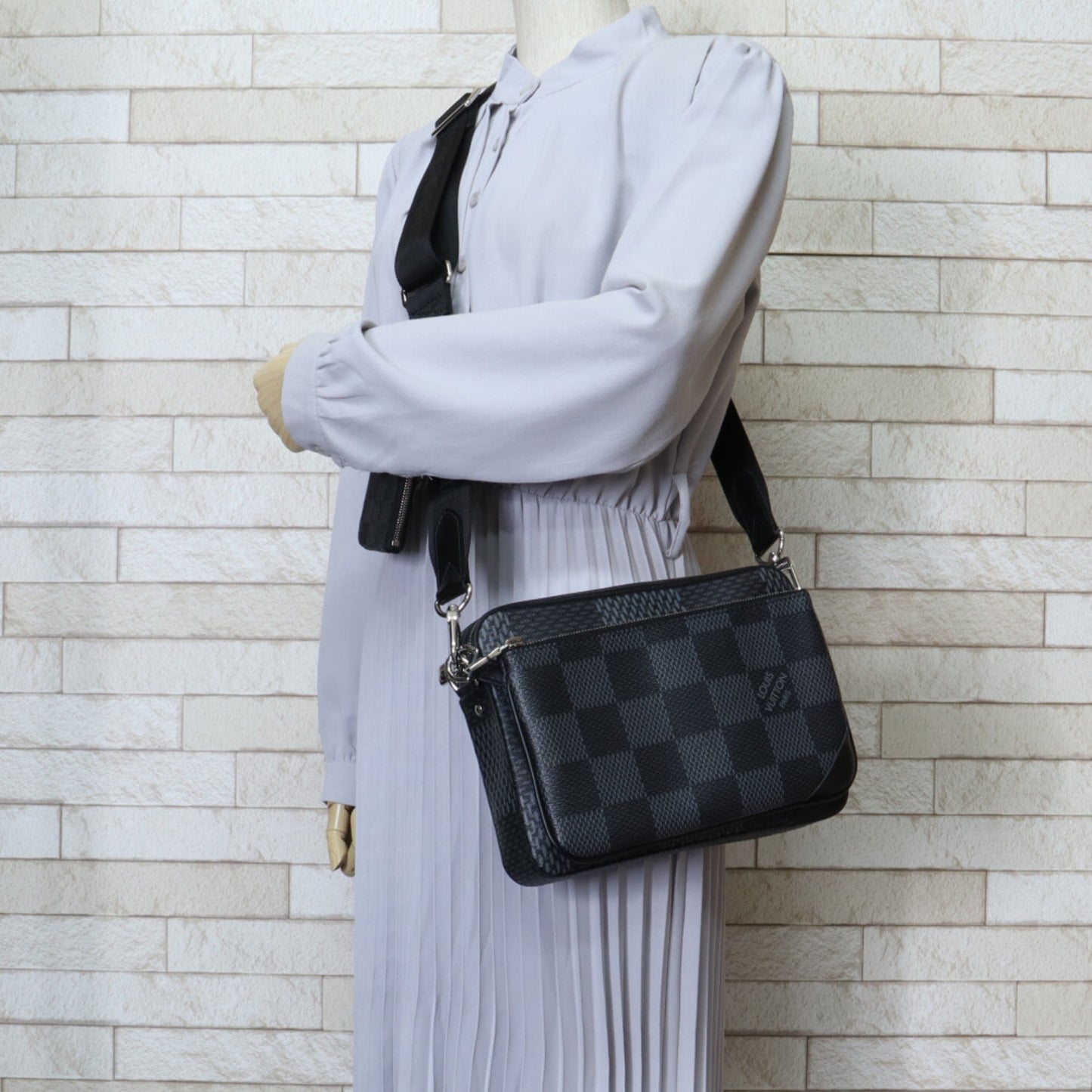 Louis Vuitton Black Gray Damier Graphite Shoulder Bag (Pre-Owned)