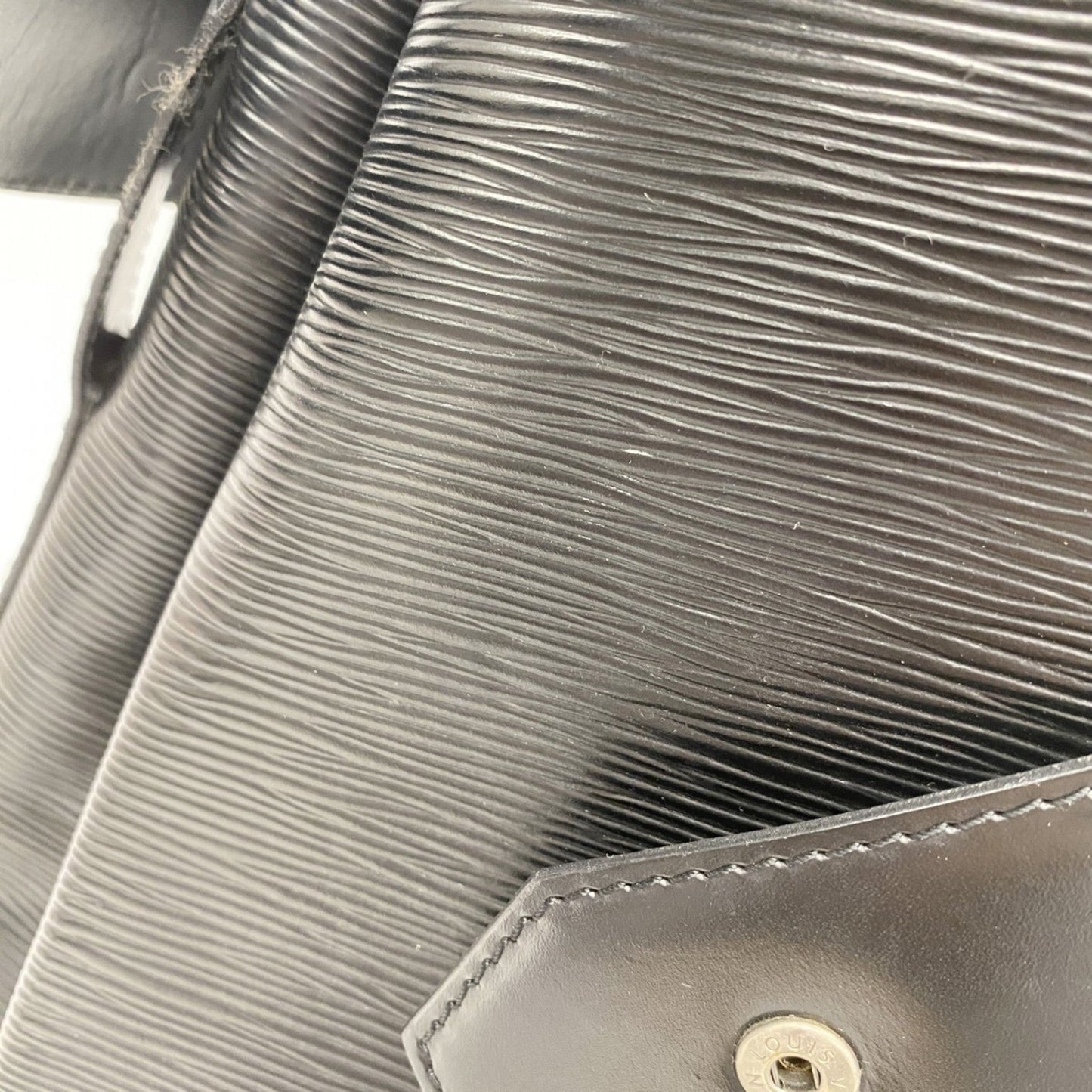 Louis Vuitton Noir Shoulder Bag (Pre-Owned)