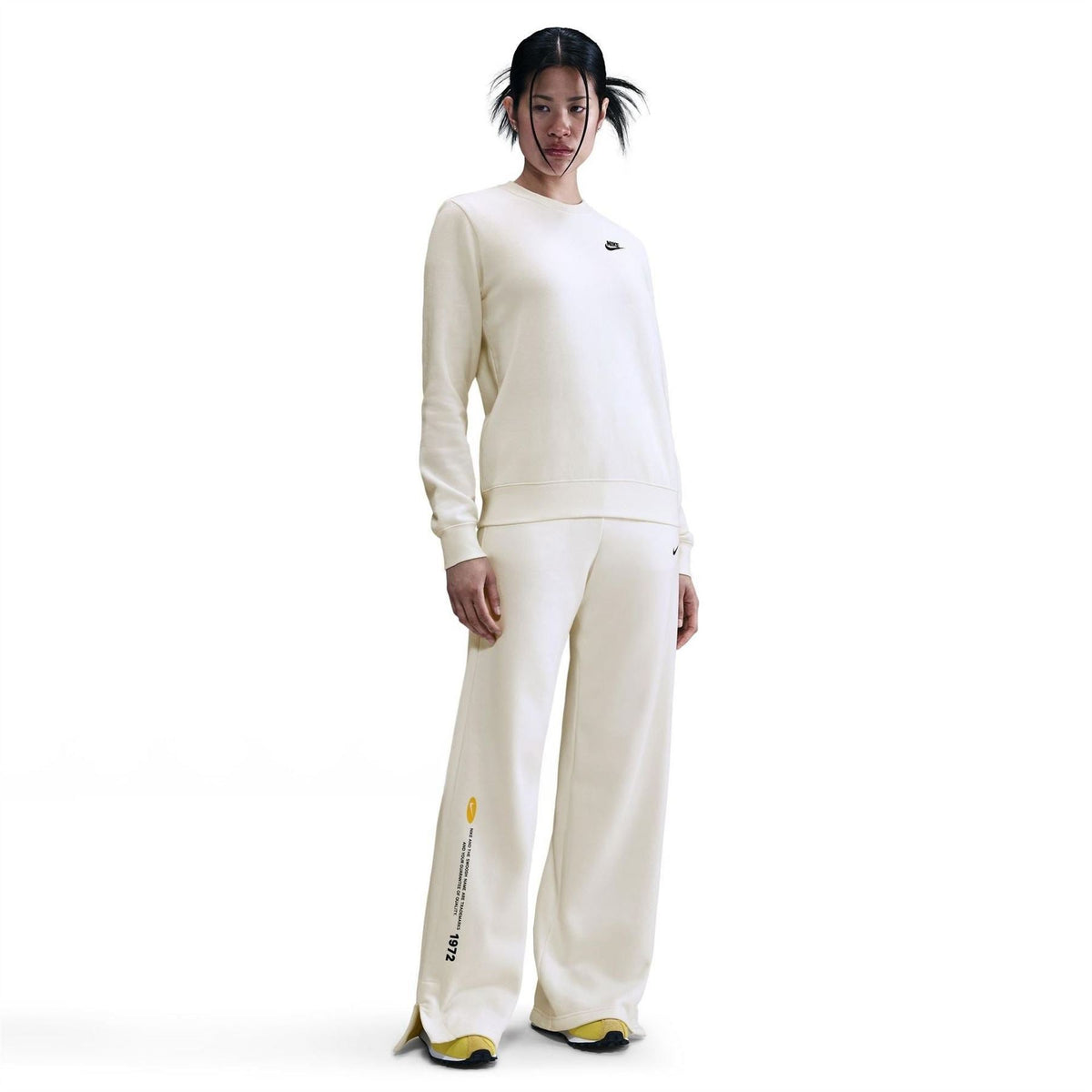 Nike Classic Solid Patterned Wide Fit Sweatpants
