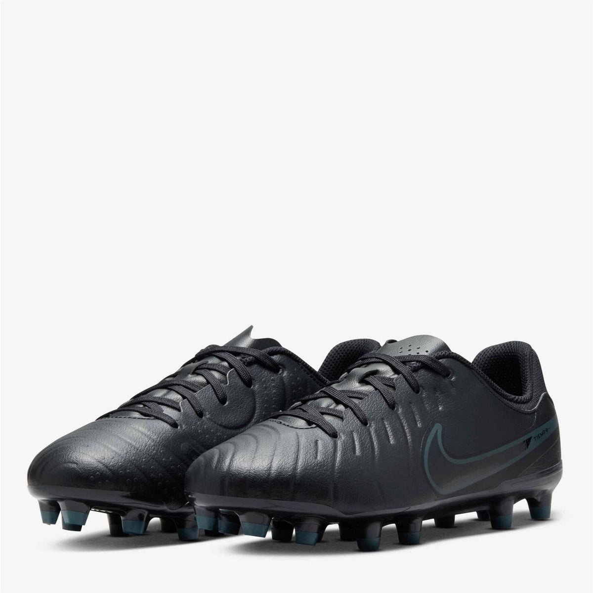Nike Legend 10 Firm Ground Lace Up Sneakers