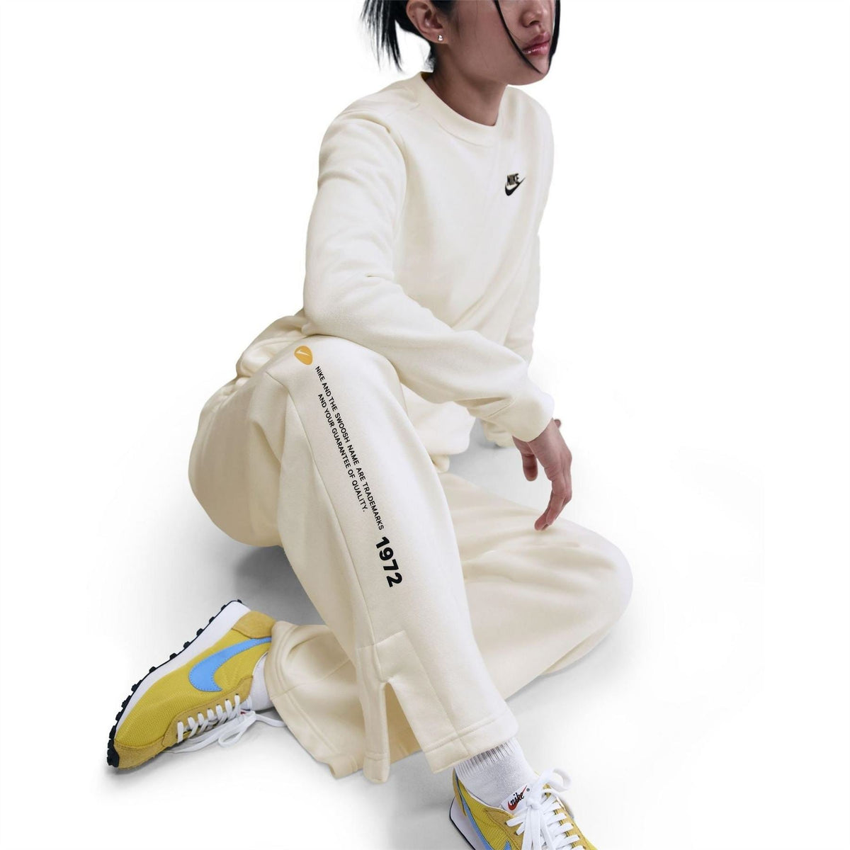 Nike Classic Solid Patterned Wide Fit Sweatpants