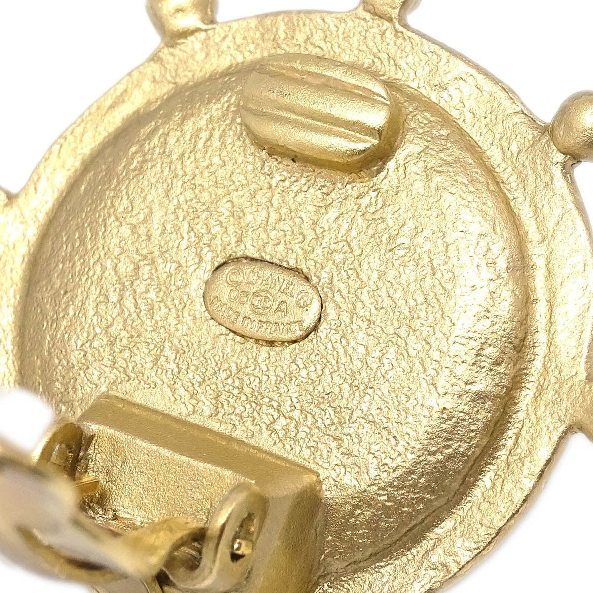 Chanel Vintage Round Clip-On Earrings Metal With Faux Pearl Gold Metal Earrings Jewelry (Pre-Owned)